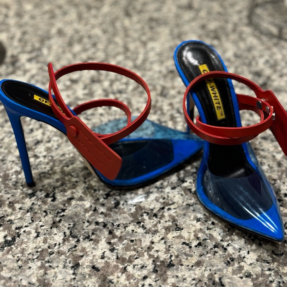 Good Condition Off-White Blue Pump. Size 36. Comes with dust bag ONLY